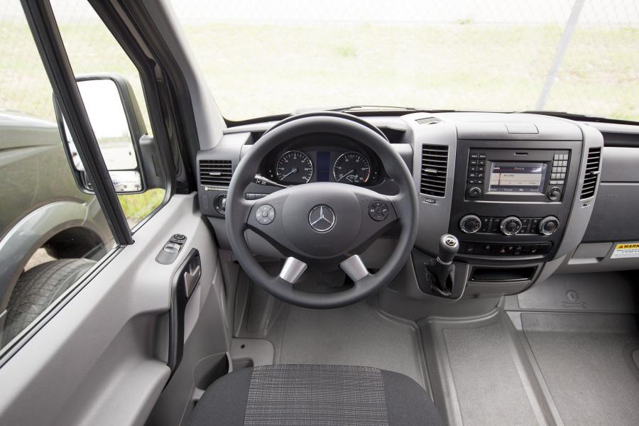  Mercedes-Benz Sprinter 2500 Passenger Van 2015 года  (US) (фото 5 из 13)
